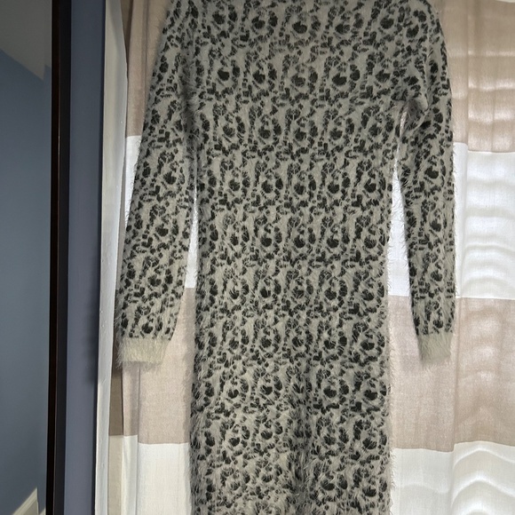 Dress - Picture 3 of 4